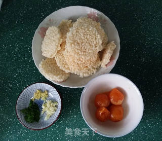 咸蛋黄焗锅巴的做法 咸蛋黄焗锅巴怎么做 老方小雨的菜谱