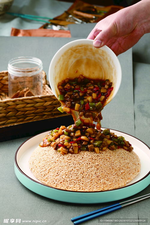 牛肉锅巴的视觉盛宴 摄影中的美食艺术